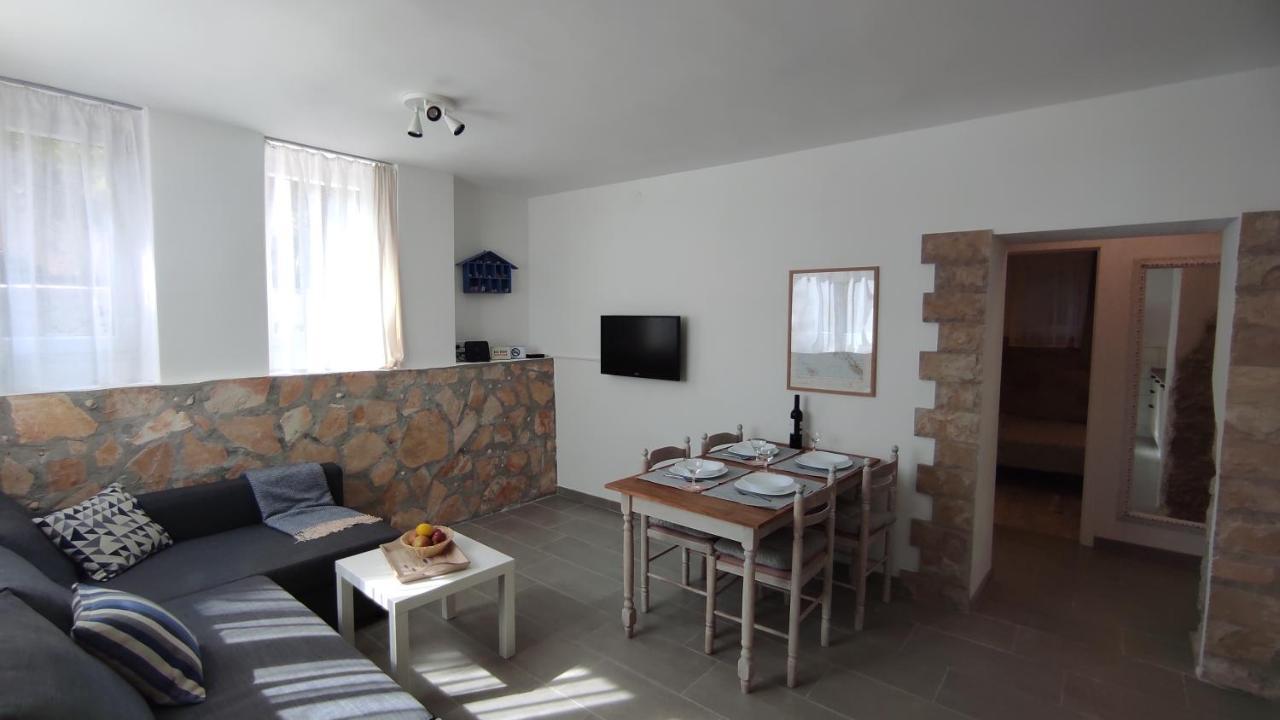 Apartment Loparina Nerezine Esterno foto